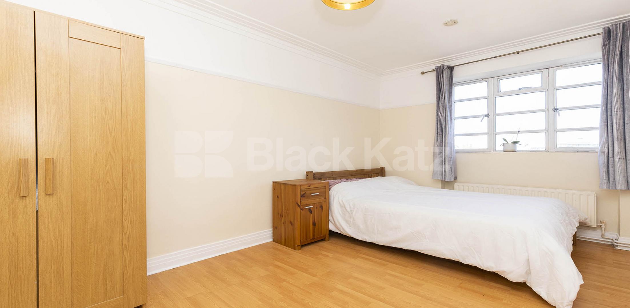 Spacious modern one bed mins to Tube Shops & Regents Park Mornington Crescent , Camden